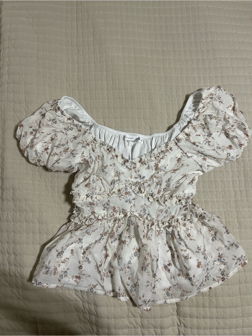 Altar'd State Cream Floral Puff-Sleeve Top